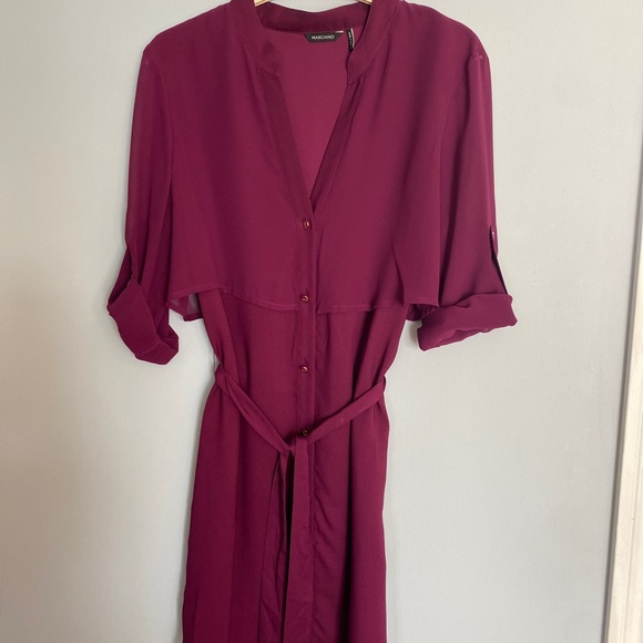 Dress in a burgundy color , soft material and perfect for parties. - Picture 1 of 5